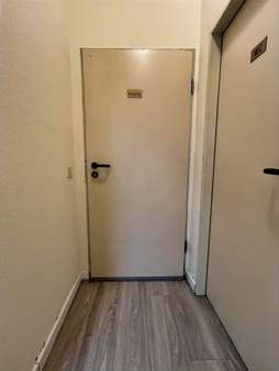 Personalein-/Ausgang Personalein-/Ausgang - Büro in 67061 Ludwigshafen mit 22m² kaufen