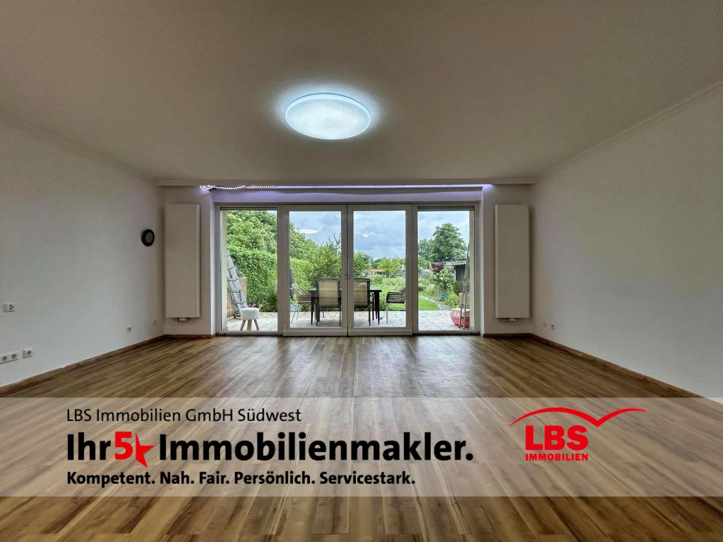 Wohnzimmer EG mit Terrasse - Einfamilienhaus in 68309 Mannheim mit 180m² mieten