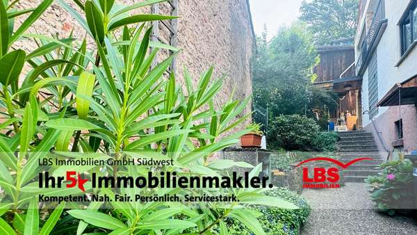 Hauseingang Hauseingang - Doppelhaushälfte in 69118 Heidelberg mit 275m² als Kapitalanlage kaufen