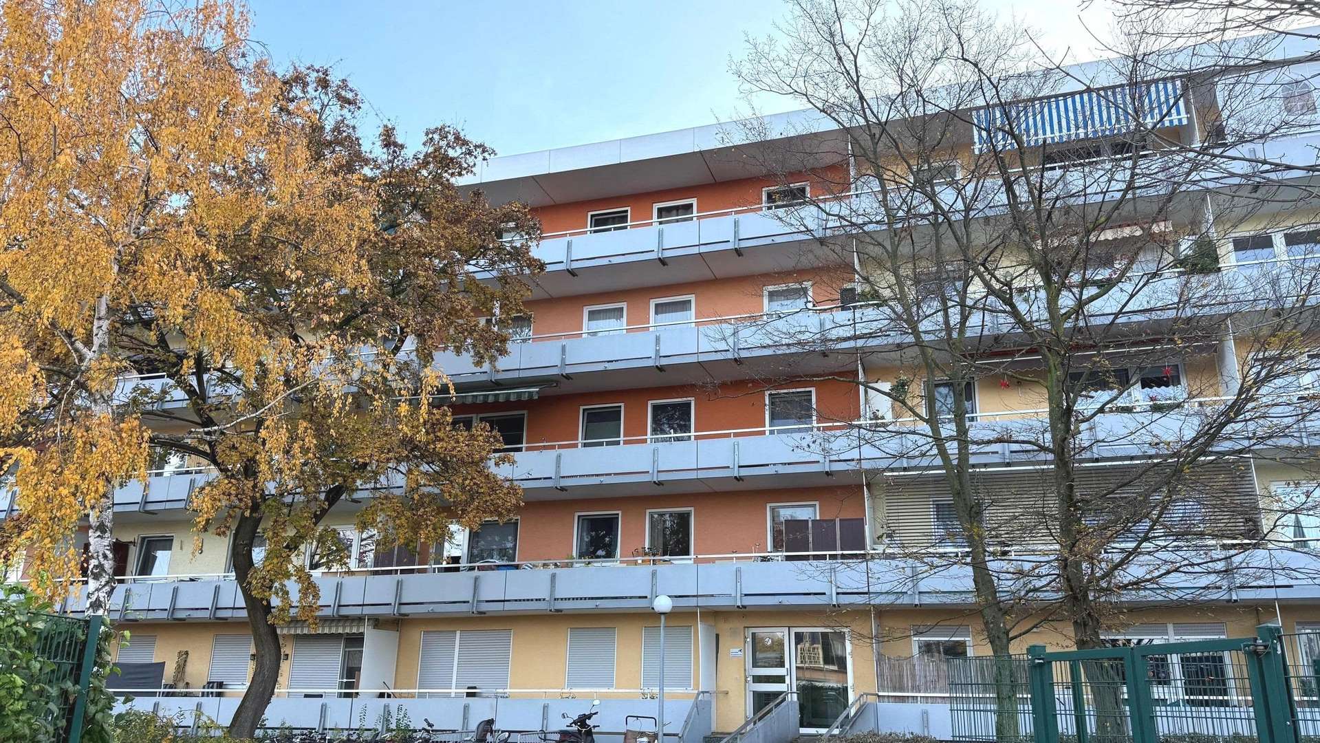 Hausansicht Hausansicht - Etagenwohnung in 67227 Frankenthal mit 77m² kaufen