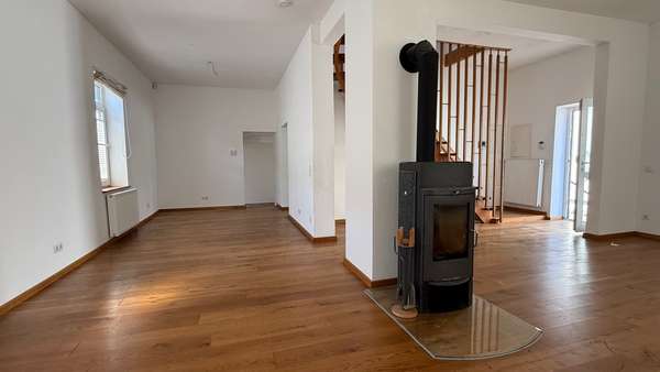 Wohnzimmer und Essbereich Wohnzimmer und Essbereich - Einfamilienhaus in 67127 Rödersheim-Gronau mit 140m² kaufen