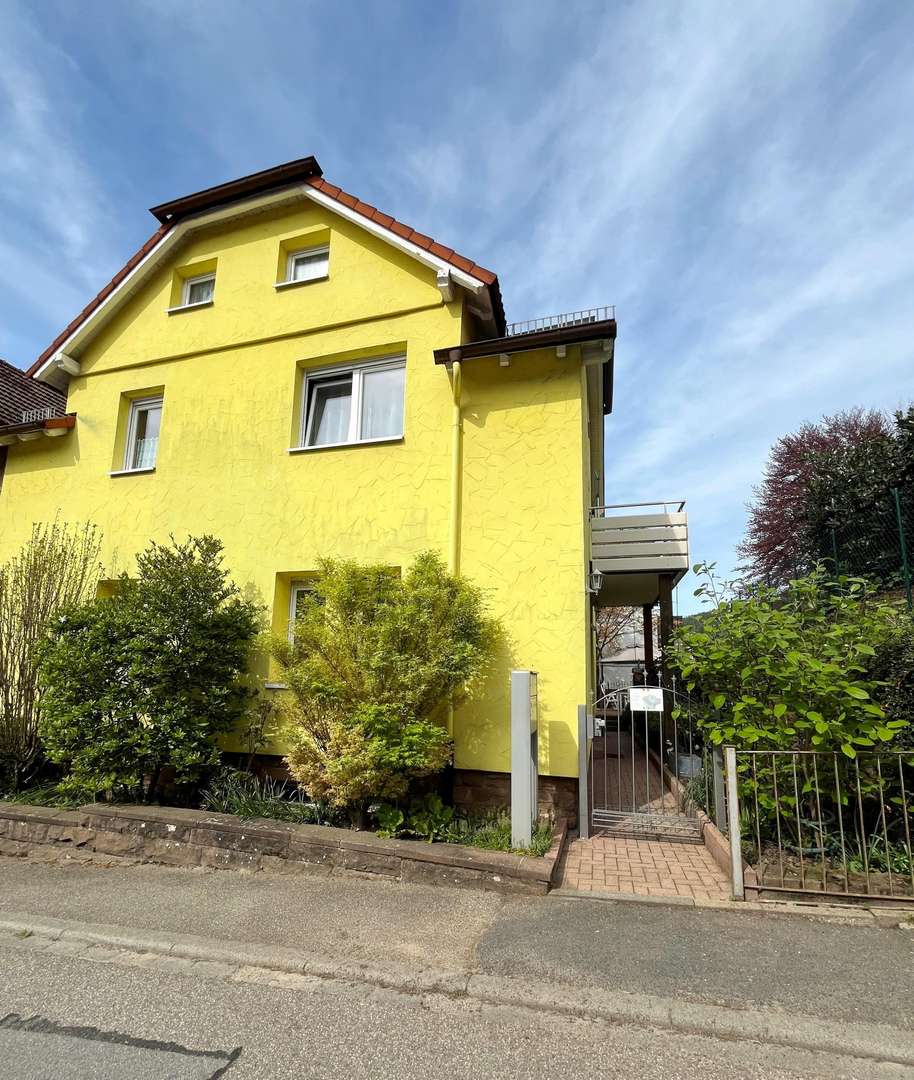 Frontansicht Haus - Zweifamilienhaus in 69412 Eberbach mit 195m² kaufen