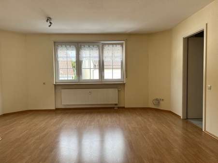 Wohnzimmer - Etagenwohnung in 68535 Edingen-Neckarhausen mit 52m² kaufen