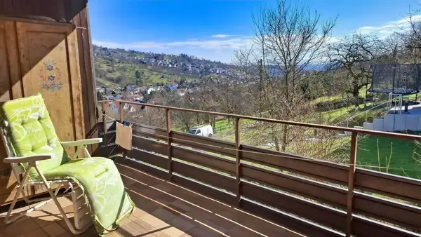 Zweifamilienhaus im Grünen, mit Aussicht u. Potential
