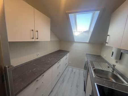 gut ausgenutzte Einbauküche - Dachgeschosswohnung in 70565 Stuttgart mit 62m² kaufen