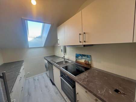 Neue Einbauküche von 2024 - Dachgeschosswohnung in 70565 Stuttgart mit 62m² kaufen