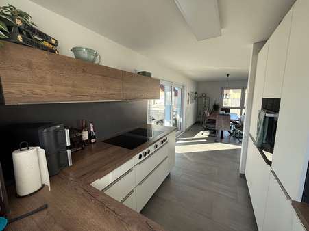 Blick in Esszimmer von Küche Blick in Esszimmer von Küche - Etagenwohnung in 73760 Ostfildern mit 96m² kaufen