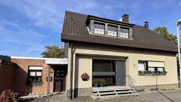 Gebäudeansicht - Einfamilienhaus in 41366 Schwalmtal mit 208m² günstig kaufen