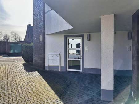 Hauseingang - Etagenwohnung in 41748 Viersen mit 100m² kaufen