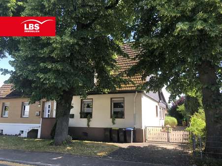 Blick straßenseitig - Doppelhaushälfte in 44581 Castrop-Rauxel mit 144m² kaufen