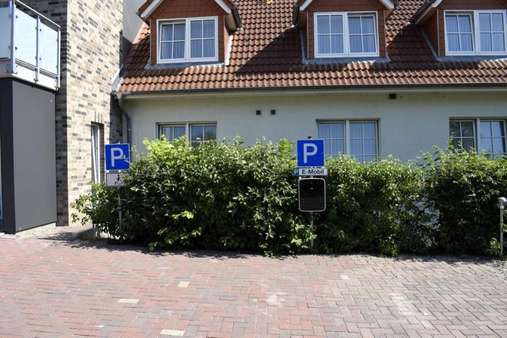 E-Ladestation und Behinderten-Parkplatz - Hotel in 25852 Bordelum mit 3500m² kaufen
