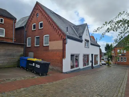 Wohn- und Geschäftshaus in absoluter Toplage mitten in Wesselburen
