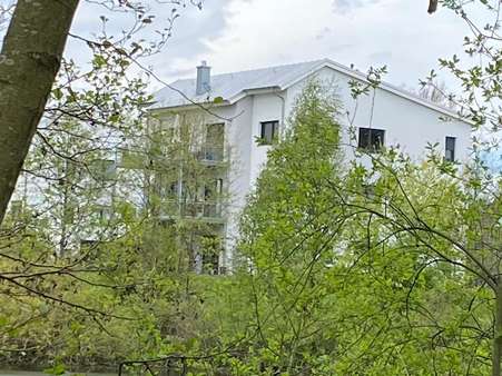Seitenansicht des Hauses - Penthouse-Wohnung in 24226 Heikendorf mit 159m² kaufen