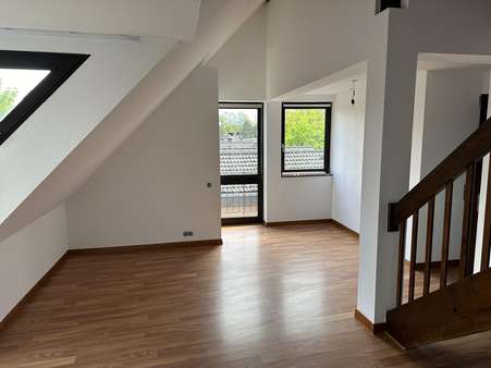 Wohn- und Esszimmer - Maisonette-Wohnung in 50859 Köln mit 69m² kaufen