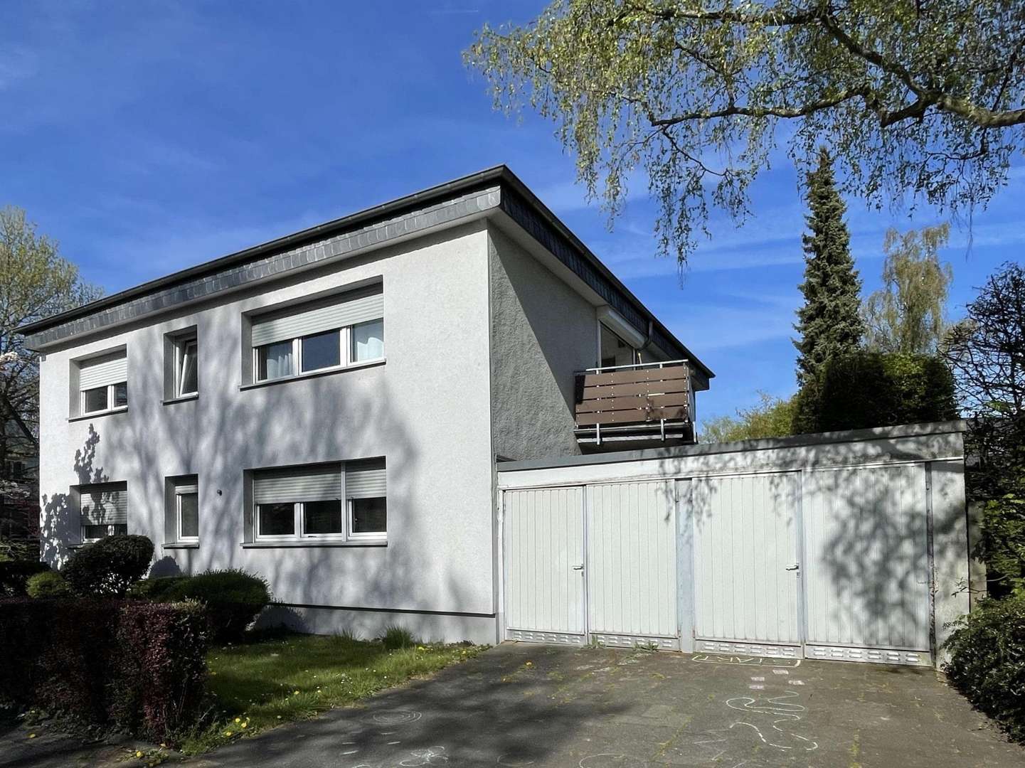 Haus und Garagen - Etagenwohnung in 50996 Köln mit 134m² kaufen