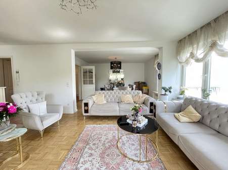 Wohnbereich - Etagenwohnung in 50996 Köln mit 134m² kaufen