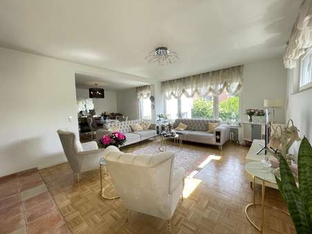 Wohnbereich - Etagenwohnung in 50996 Köln mit 134m² kaufen