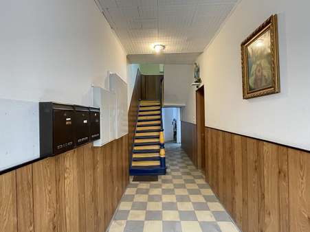 Eingangsbereich Eingangsbereich - Mehrfamilienhaus in 50825 Köln mit 144m² kaufen