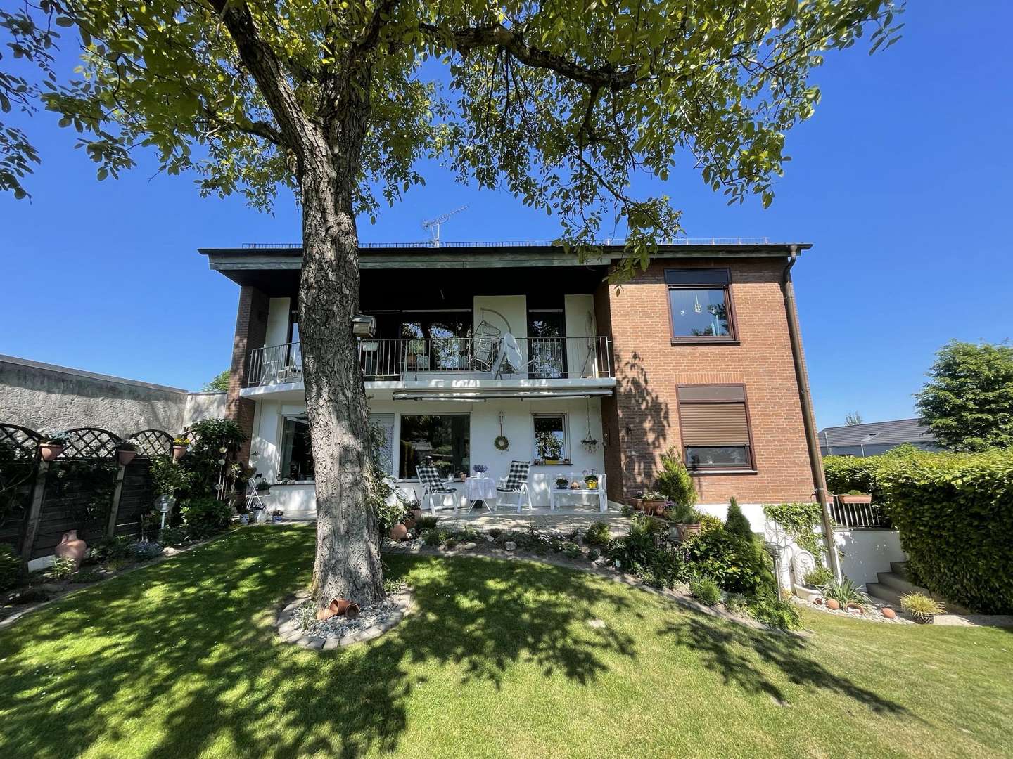 Hausansicht Gartenseite - Zweifamilienhaus in 51519 Odenthal mit 170m² kaufen