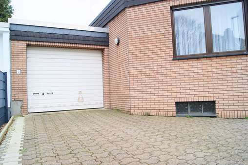 Garage - Doppelhaushälfte in 51061 Köln mit 133m² kaufen