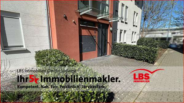 Hauseingang - Etagenwohnung in 77654 Offenburg mit 75m² kaufen