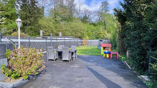 Terrasse & Garten - Doppelhaushälfte in 47167 Duisburg mit 116m² kaufen