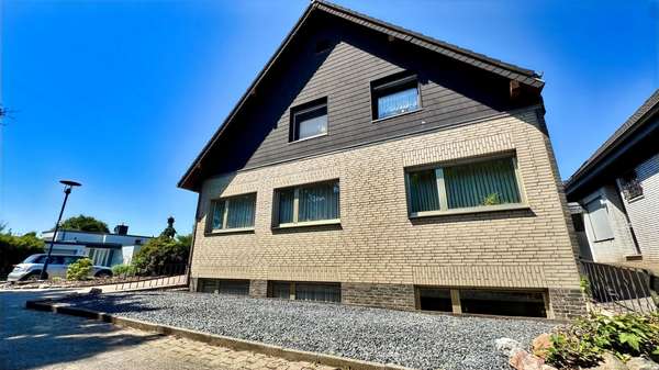 Straßenansicht Straßenansicht - Zweifamilienhaus in 47802 Krefeld mit 220m² kaufen