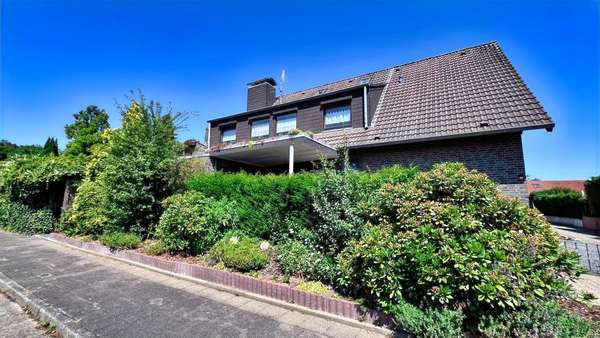 Straßenansicht Straßenansicht - Zweifamilienhaus in 47802 Krefeld mit 220m² kaufen