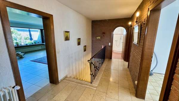 Flur Erdgeschoss Flur Erdgeschoss - Zweifamilienhaus in 47802 Krefeld mit 220m² kaufen