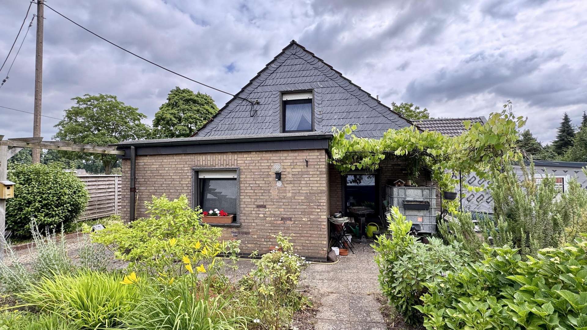 1 Titelfoto 1 Titelfoto - Doppelhaushälfte in 47665 Sonsbeck mit 38m² kaufen