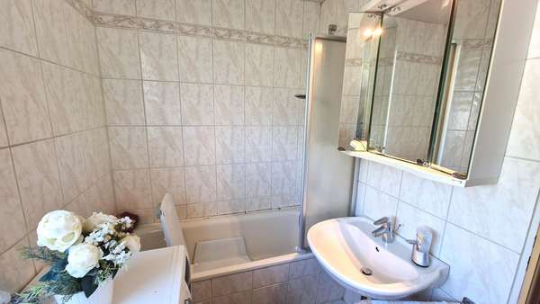 Bad Bad - Etagenwohnung in 46539 Dinslaken mit 93m² kaufen