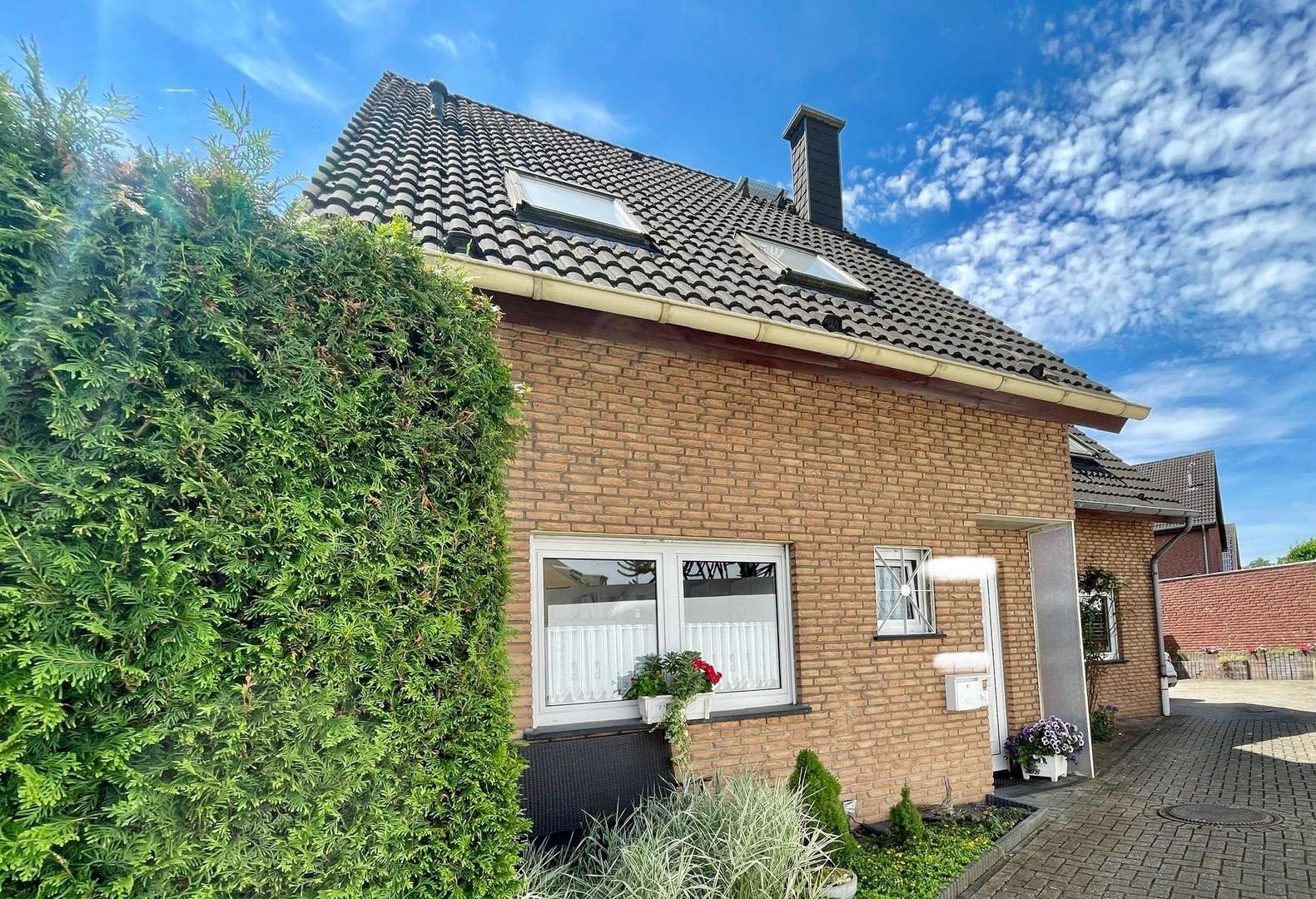 Außenansicht Doppelhaushälfte Außenansicht Doppelhaushälfte - Doppelhaushälfte in 47443 Moers mit 98m² kaufen