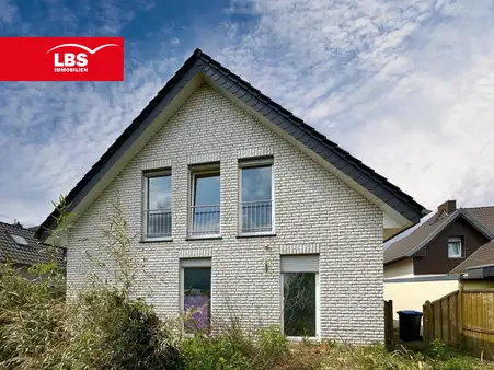Zweifamilienhaus in beliebter Wohnlage nah am Naturschutzgebiet Waldhügel