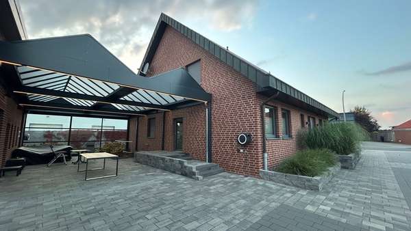 Überdachung von der Gewerbehalle zum Wohnhaus Überdachung von der Gewerbehalle zum Wohnhaus - Einfamilienhaus in 48493 Wettringen mit 240m² kaufen