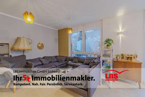 Wohnzimmer - Erdgeschosswohnung in 79331 Teningen mit 142m² kaufen