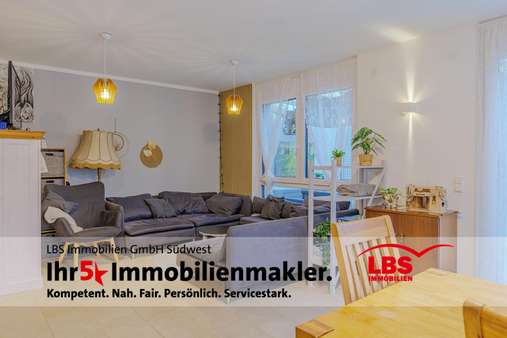 Wohnzimmer - Erdgeschosswohnung in 79331 Teningen mit 142m² kaufen