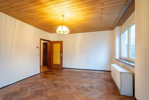 Wohnzimmer - Etagenwohnung in 79102 Freiburg mit 89m² kaufen