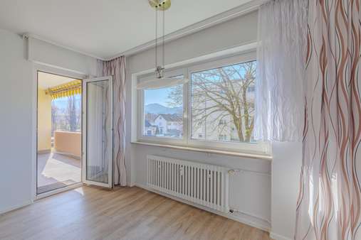 Wohnzimmer - Etagenwohnung in 79183 Waldkirch mit 73m² kaufen