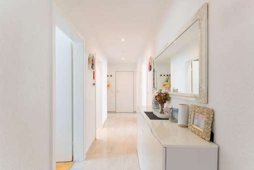 Flur EG - Mehrfamilienhaus in 79235 Vogtsburg mit 246m² kaufen