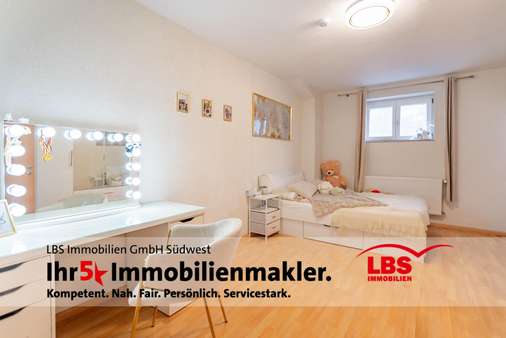 Schlafzimmer Schlafzimmer - Werkstatt in 79108 Freiburg mit 157m² kaufen