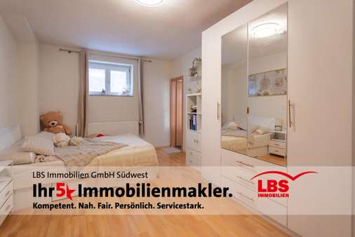 Schlafzimmer Schlafzimmer - Werkstatt in 79108 Freiburg mit 157m² kaufen