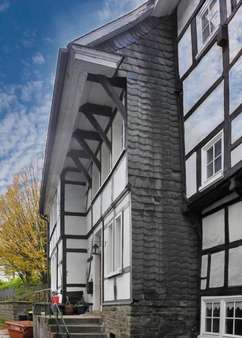 Eingang rechts - Reihenendhaus in 42555 Velbert mit 150m² kaufen