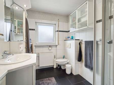 07 BAD - Mehrfamilienhaus in 42857 Remscheid mit 235m² als Kapitalanlage kaufen