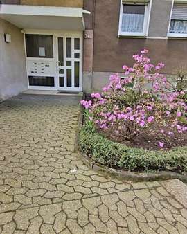 EINGANG EINGANG - Etagenwohnung in 42549 Velbert mit 70m² mieten