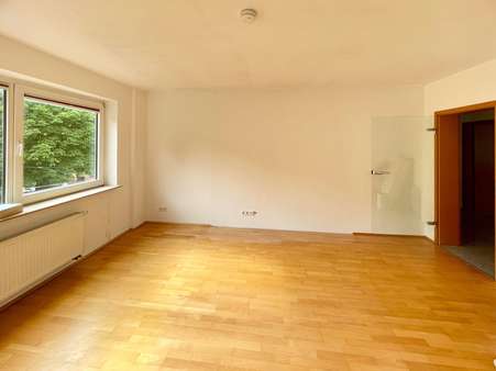 Wohnzimmer - Etagenwohnung in 42287 Wuppertal mit 96m² kaufen