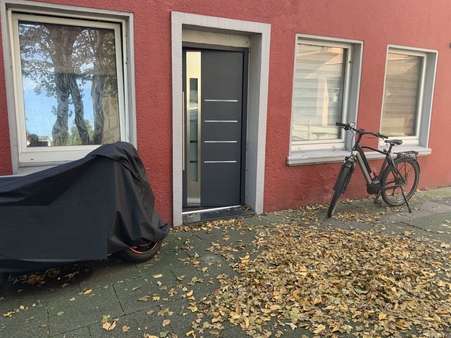 Haustür - Erdgeschosswohnung in 42283 Wuppertal mit 140m² kaufen