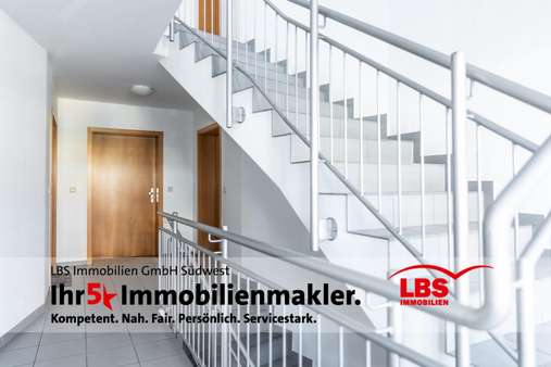 Treppenhaus - Erdgeschosswohnung in 76185 Karlsruhe mit 53m² als Kapitalanlage kaufen