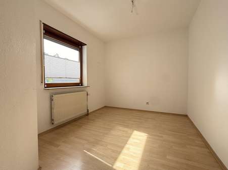 Zimmer 2 Zimmer 2 - Dachgeschosswohnung in 68809 Neulußheim mit 85m² kaufen