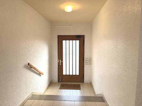 Hauseingang - Erdgeschosswohnung in 78224 Singen mit 76m² kaufen