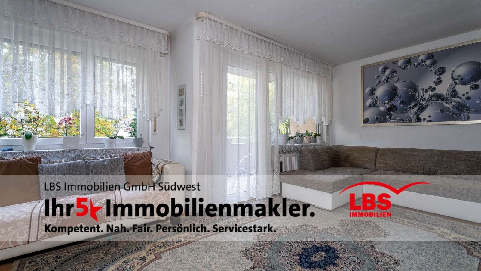Wohnzimmer mit Balkonzugang Wohnzimmer mit Balkonzugang - Etagenwohnung in 78224 Singen mit 84m² kaufen